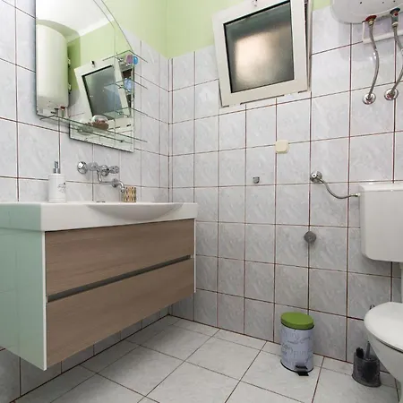 Hébergement de vacances Cozy In Blato With House Sea View